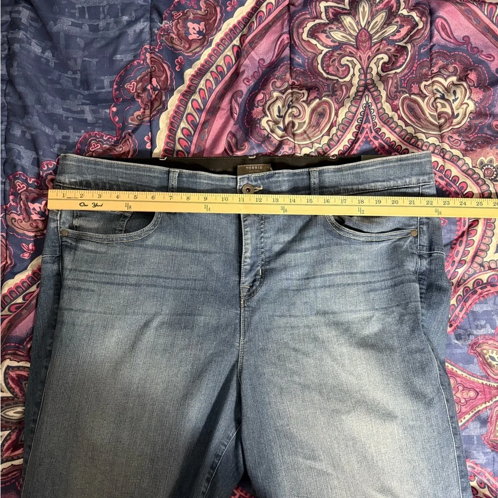 NWT Torrid Women’s Bombshell Flare Jeans Plus Size 26W‎